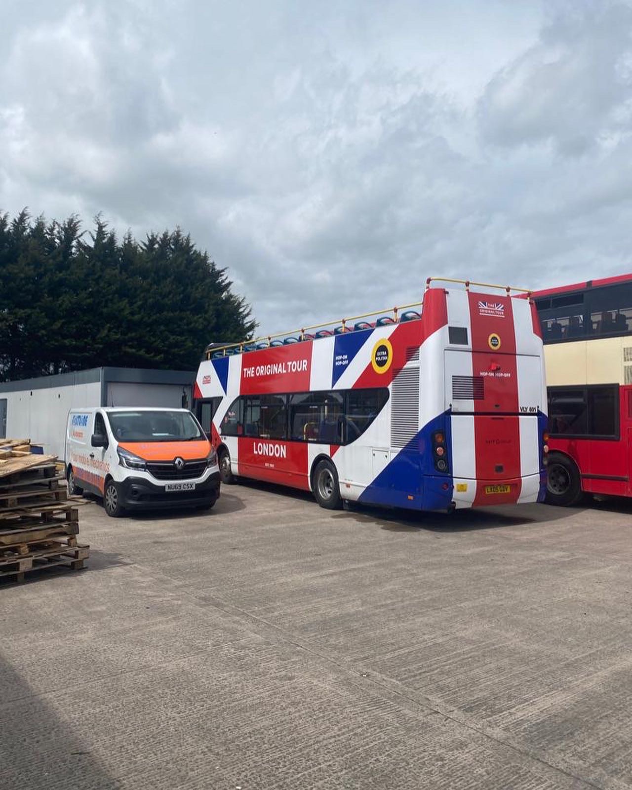 Mobile Truck & Bus Mechanics North West & North Wales Bus Repair & Truck Repair North West & North Wales : Mobile Bus & Truck Mechanics North West : Mobile Truck & Bus Mechanics North Wales
